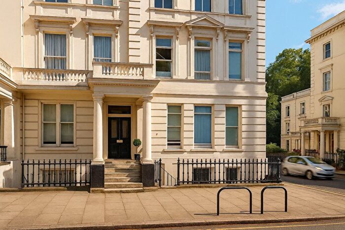 3 Bedroom Flat For Sale In Gloucester Road, Kensington, SW7