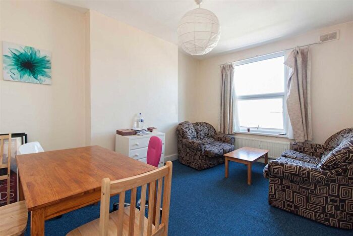 4 Bedroom Flat To Rent In Churchfield Road, London, W3