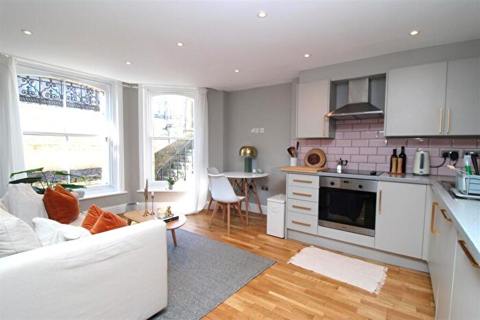 1 Bedroom Flat To Rent In The Drive, Hove, BN3