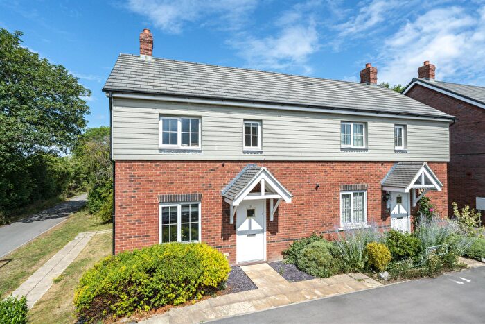 2 Bedroom Semi-Detached House For Sale In Damson Way, Edlesborough, LU6