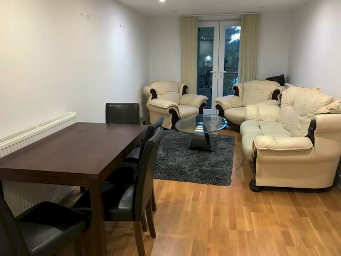 2 Bedroom Flat To Rent In Langley House, Beavers Lane, Hounslow, TW4