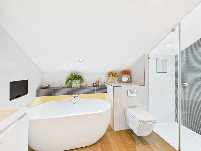 2 Bedroom Apartment To Rent In Heene Terrace, Worthing, BN11