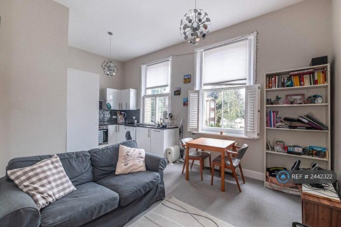 1 Bedroom Flat To Rent In Bridle Close, Kingston Upon Thames, KT1