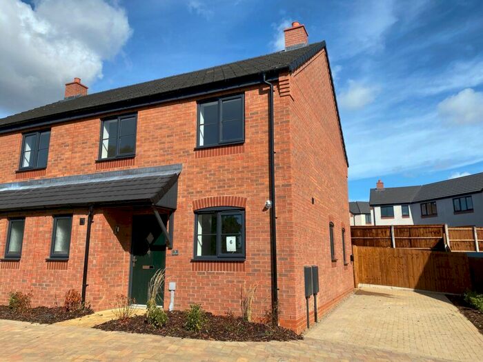 3 Bedroom Town House For Sale In Green Close, Irthlingborough, Wellingborough, NN9