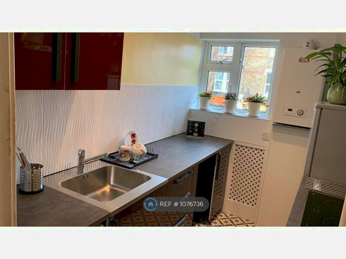 2 Bedroom Flat To Rent In East Street, London SE17
