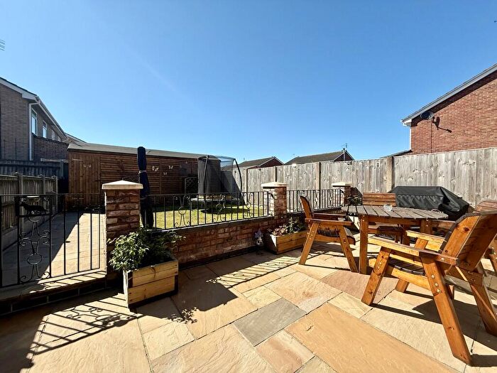 3 Bedroom Semi-Detached House For Sale In Sparrow Close, Bradwell, NR31