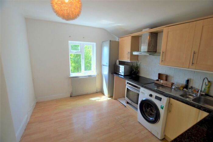 2 Bedroom Flat To Rent In Farnley Road, London, SE25