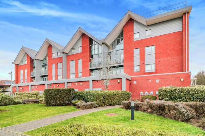 2 Bedroom Apartment To Rent In Green View Court, Abbots Langley, WD5