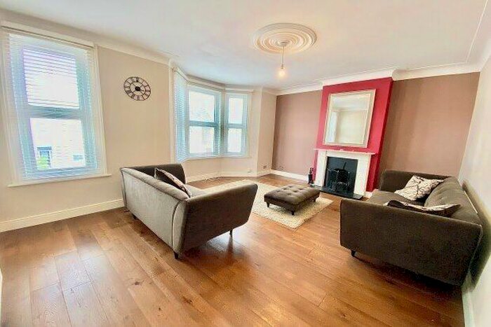 2 Bedroom Flat To Rent In Lonsdale Road, London, E11