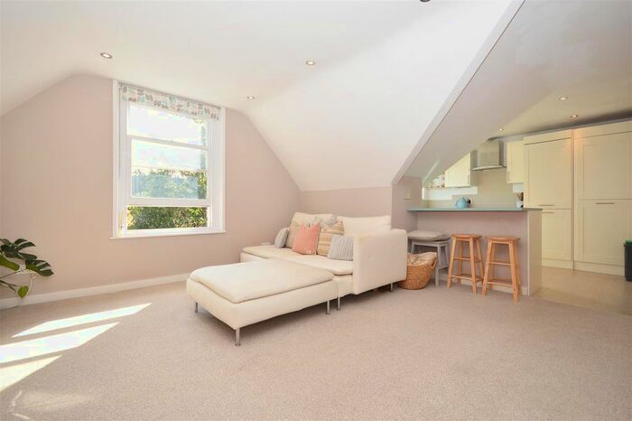 2 Bedroom Flat To Rent In Mortlake Road, Kew, Richmond, TW9