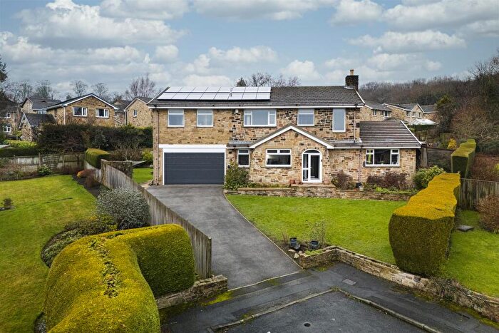 5 Bedroom Detached House For Sale In The Ghyll, Fixby, Huddersfield, HD2