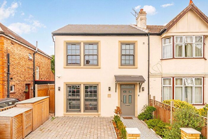 4 Bedroom Semi Detached House For Sale In Midhurst Road, Northfields, W13