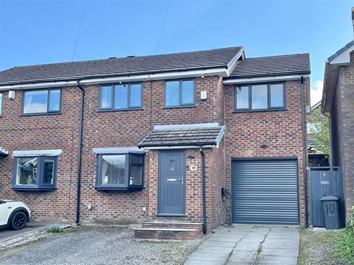 4 Bedroom Semi Detached House For Sale In The Croft, Hadfield, Glossop, SK13