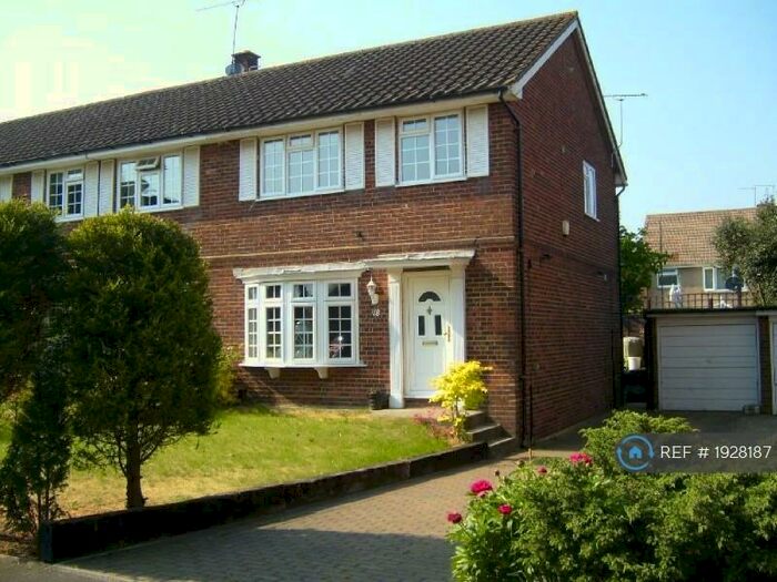 3 Bedroom End Of Terrace House To Rent In Edmund Close, Meopham, Gravesend, DA13
