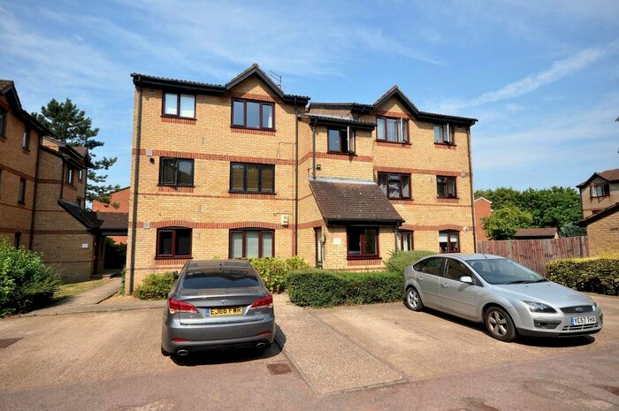 Studio To Rent In Courtlands Close, Watford, WD24