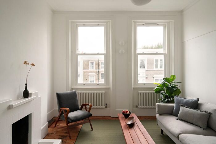 2 Bedroom Flat For Sale In Barons Court Road, London, W14