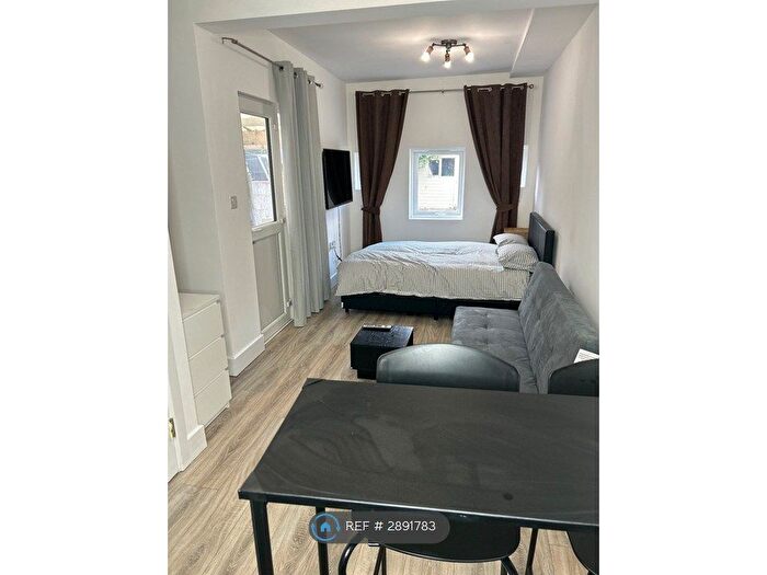 Studio To Rent In York Road, Teddington, TW11