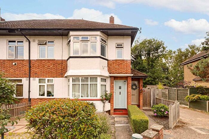 2 Bedroom Flat To Rent In Warwick Road, Esher, KT7