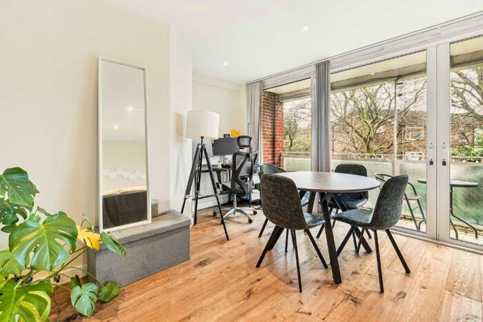 2 Bedroom Flat To Rent In Clarence Avenue, London, SW4