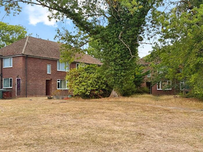 2 Bedroom Maisonette For Sale In Hinton Close, Crowthorne, Berkshire, RG45