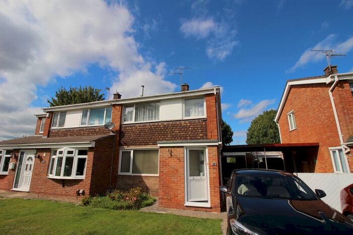 3 Bedroom Semi-Detached House To Rent In 3 Bed House To Let, Gantlettdene, Covingham SN3