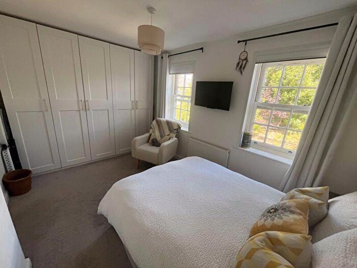 2 Bedroom Cottage For Sale In Park Road, Tring, HP23