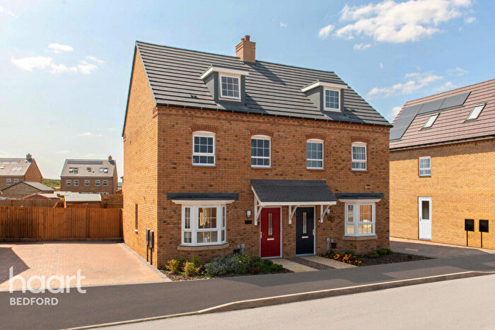 3 Bedroom Semi-Detached House For Sale In Willow Grove, Bedford, MK42