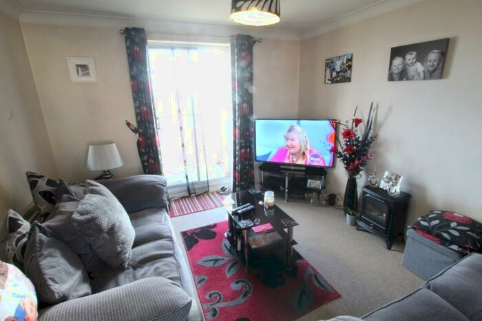 3 Bedroom Apartment To Rent In Lancelot Court, Hull, HU9