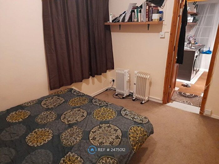 1 Bedroom Flat To Rent In Reardon House, London, E1W