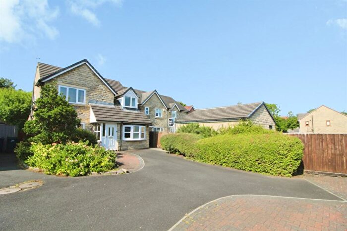 3 Bedroom Detached House For Sale In Thornhill Close, NE11