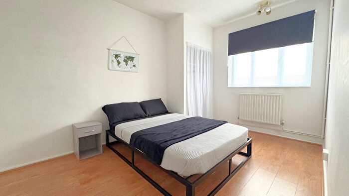 3 Bedroom Flat To Rent In Darenth Road, London, N16