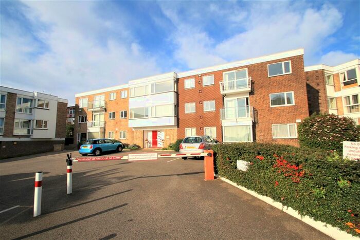 2 Bedroom Flat To Rent In Shorefield Road, Westcliff-On-Sea, SS0