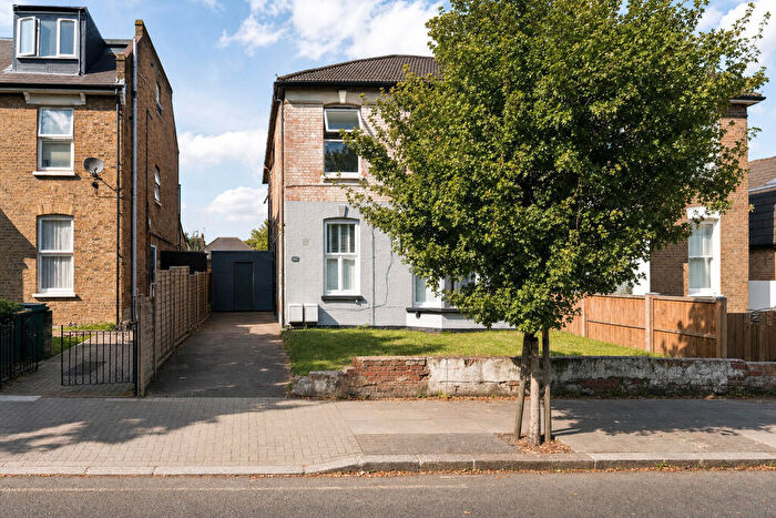 3 Bedroom Apartment For Sale In Greenhill Park, London, NW10