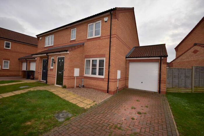 3 Bedroom Semi-Detached House To Rent In Finch Drive, Sleaford, NG34