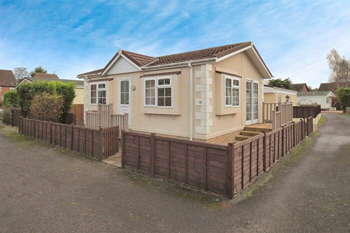 2 Bedroom Park Home For Sale In Avon Park, Netheravon, Salisbury, SP4