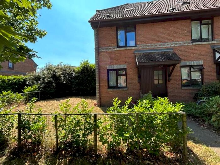 2 Bedroom Flat To Rent In Guernsey Close, Burpham, Guildford, GU4