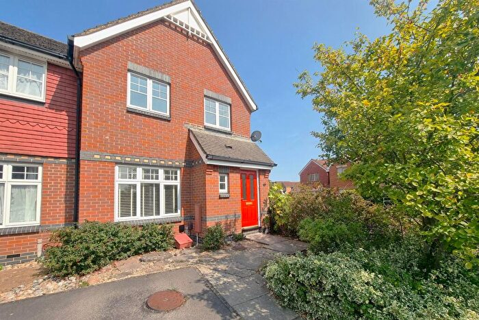 3 Bedroom End Of Terrace House To Rent In Knightwood Park, SO53