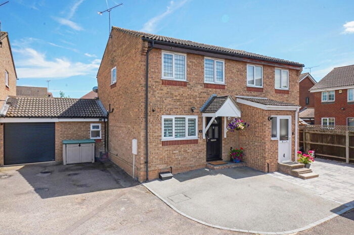 4 Bedroom Semi Detached House For Sale In Medbury Road, Gravesend, DA12