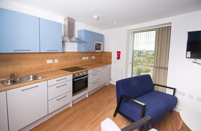 5 Bedroom Apartment To Rent In Deluxe Ensuite Orbital House, NG7