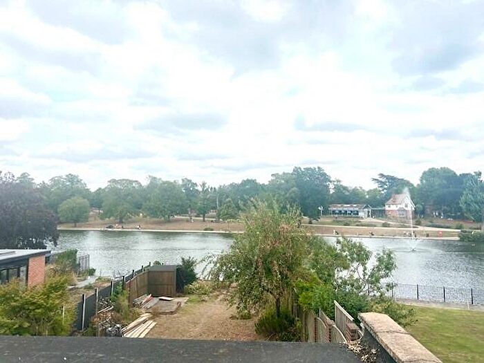 4 Bedroom House To Rent In Lake Rise, Romford, RM1