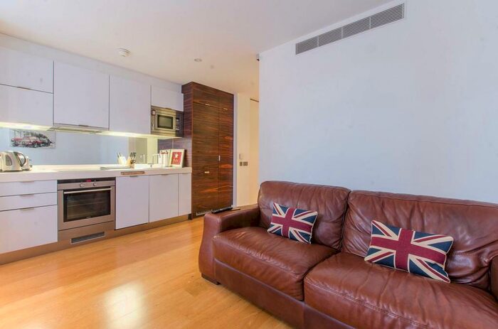 Studio To Rent In Fairmont Avenue, Canary Wharf, London, E14