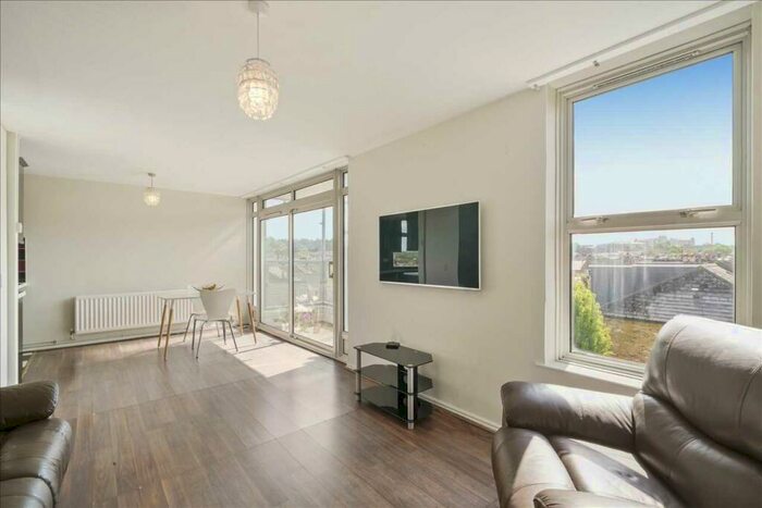 2 Bedroom Apartment To Rent In Macdonald House, Kingston Upon Thames, KT2