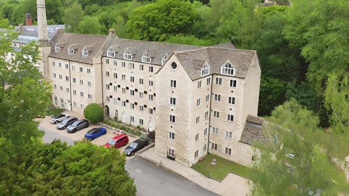 2 Bedroom Flat For Sale In Dunkirk Mills, Inchbrook, Stroud, GL5