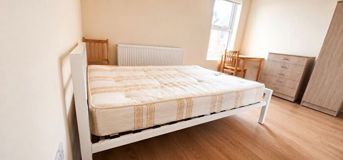 Property To Rent In High Road, North Finchley, N12