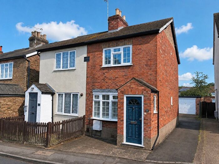 3 Bedroom End Of Terrace House For Sale In North Street, Egham, Surrey, TW20