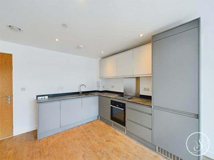 1 Bedroom Flat To Rent In Phoenix, Saxton Lane, Leeds, LS9