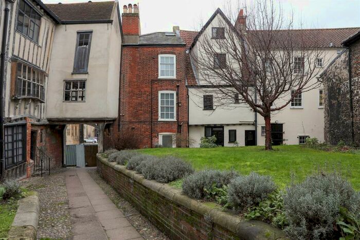 3 Bedroom Duplex For Sale In Opposite The Cathedral, Norwich, NR3