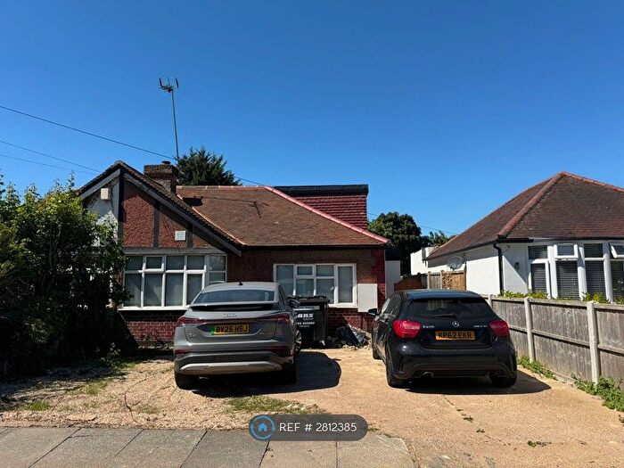 Studio To Rent In Upper Halliford Road, Shepperton, TW17