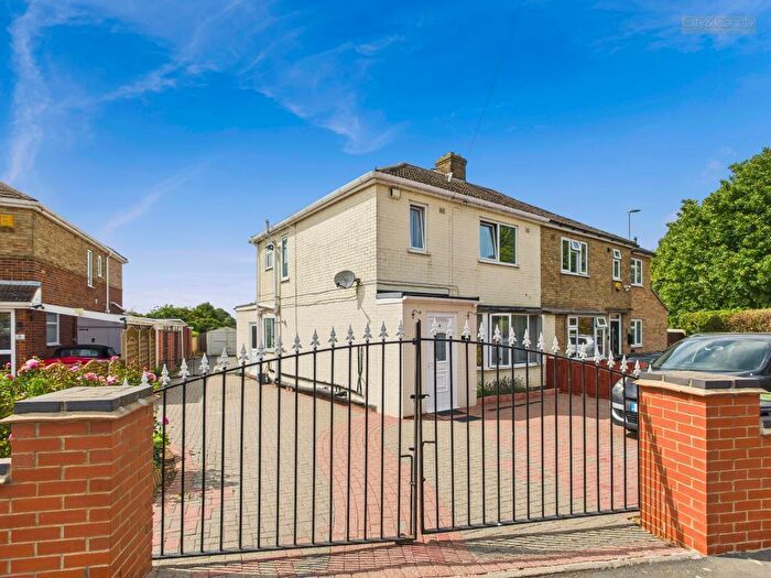 3 Bedroom Semi-Detached House For Sale In Oakdale Avenue, Peterborough, PE2