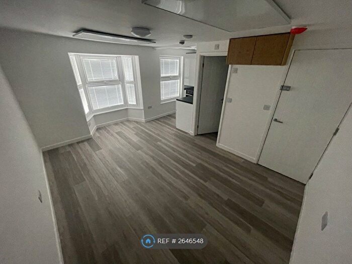1 Bedroom Flat To Rent In Fore Street, Newquay, TR7